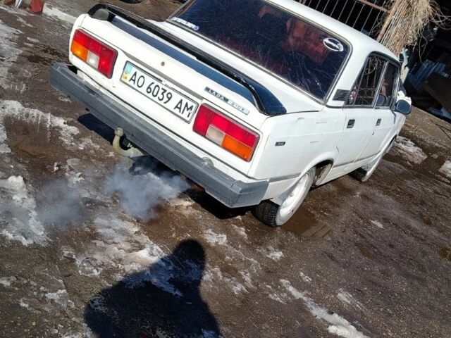 Белый ВАЗ 2105, объемом двигателя 1 л и пробегом 300 тыс. км за 600 $, фото 1 на Automoto.ua