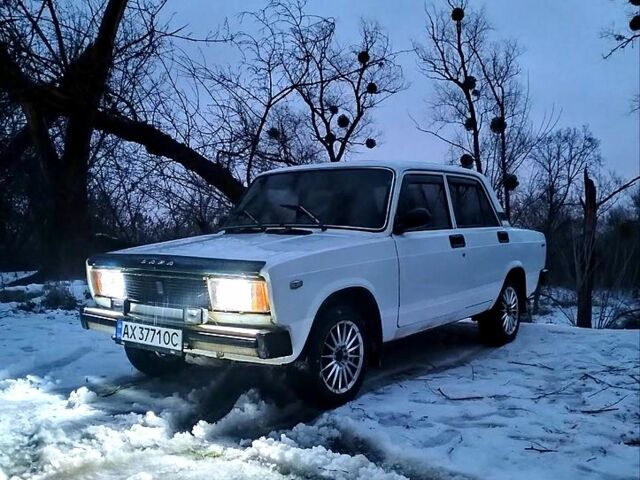 Белый ВАЗ 2105, объемом двигателя 1.3 л и пробегом 150 тыс. км за 500 $, фото 1 на Automoto.ua