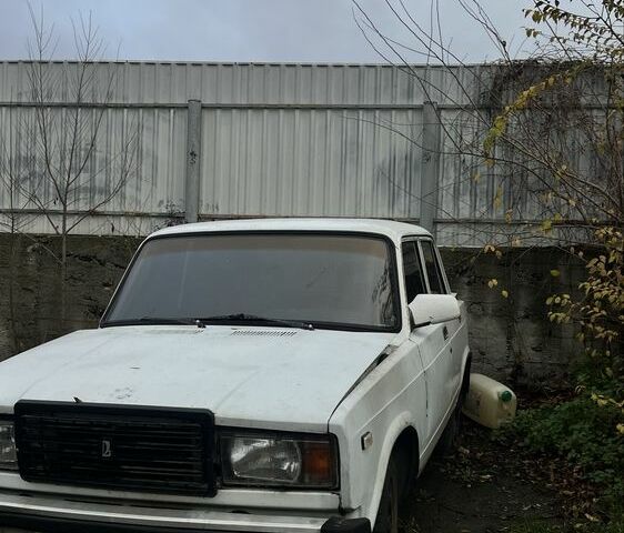 Белый ВАЗ 2105, объемом двигателя 1.7 л и пробегом 100 тыс. км за 320 $, фото 1 на Automoto.ua