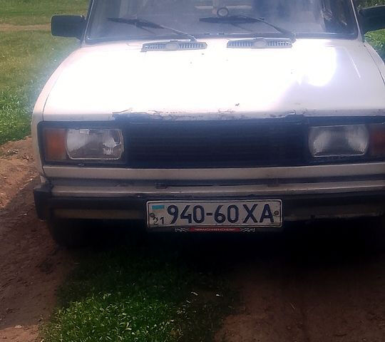 Белый ВАЗ 2105, объемом двигателя 1.3 л и пробегом 211 тыс. км за 500 $, фото 1 на Automoto.ua