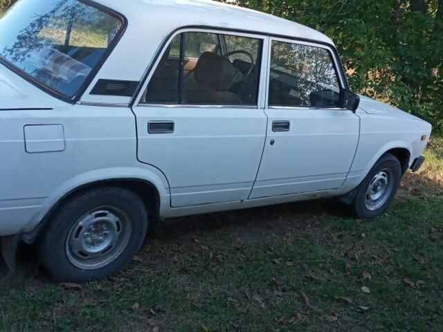 Белый ВАЗ 2105, объемом двигателя 0 л и пробегом 45 тыс. км за 800 $, фото 1 на Automoto.ua