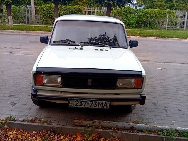Белый ВАЗ 2105, объемом двигателя 1.3 л и пробегом 35 тыс. км за 700 $, фото 1 на Automoto.ua