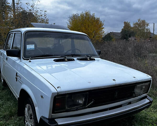 ВАЗ 2105 1988 в Каневе на Automoto.ua Белый ВАЗ 2105, объемом двигателя 1.3 л и пробегом 80 тыс. км за 477 $, фото 1 на Automoto.ua
