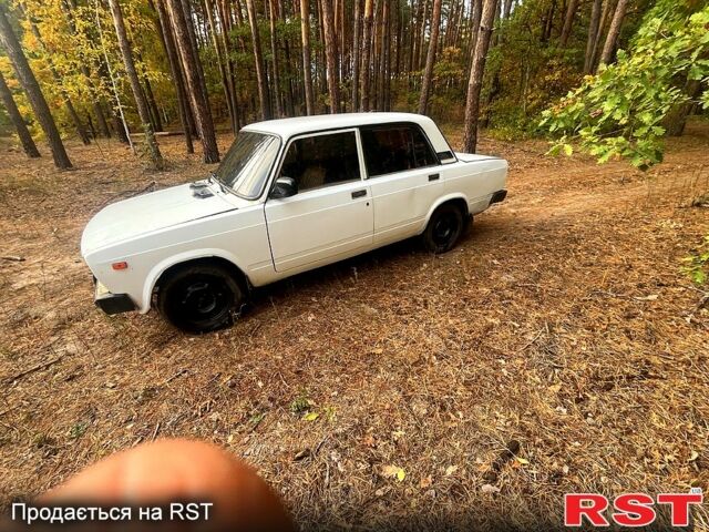 Белый ВАЗ 2105, объемом двигателя 1.5 л и пробегом 334 тыс. км за 650 $, фото 1 на Automoto.ua