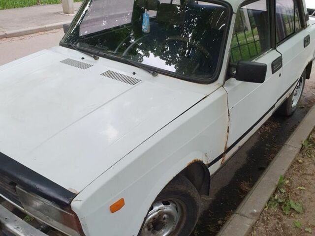 Белый ВАЗ 2105, объемом двигателя 1.5 л и пробегом 150 тыс. км за 335 $, фото 1 на Automoto.ua