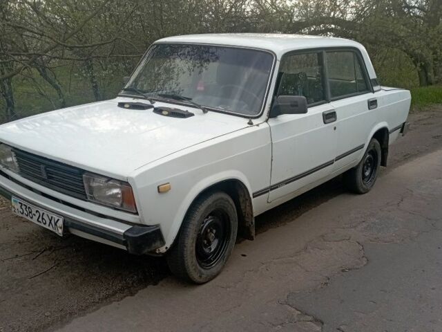 Белый ВАЗ 2105, объемом двигателя 0 л и пробегом 150 тыс. км за 868 $, фото 1 на Automoto.ua