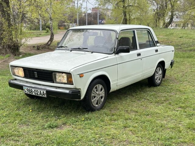 Белый ВАЗ 2105, объемом двигателя 1.5 л и пробегом 100 тыс. км за 700 $, фото 1 на Automoto.ua