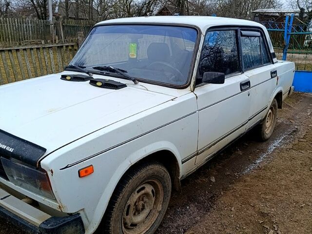 Белый ВАЗ 2105, объемом двигателя 15 л и пробегом 0 тыс. км за 500 $, фото 1 на Automoto.ua