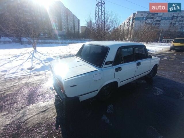 Белый ВАЗ 2105, объемом двигателя 1.5 л и пробегом 250 тыс. км за 566 $, фото 1 на Automoto.ua