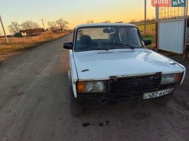 Белый ВАЗ 2105, объемом двигателя 1.3 л и пробегом 100 тыс. км за 395 $, фото 1 на Automoto.ua