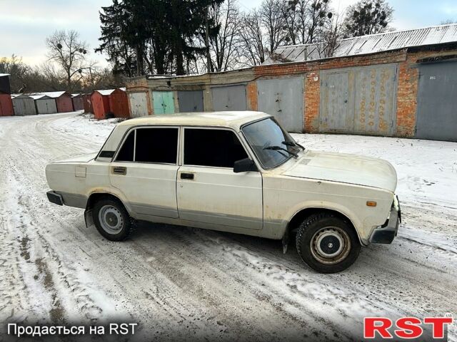 Білий ВАЗ 2105, об'ємом двигуна 1.5 л та пробігом 300 тис. км за 750 $, фото 1 на Automoto.ua