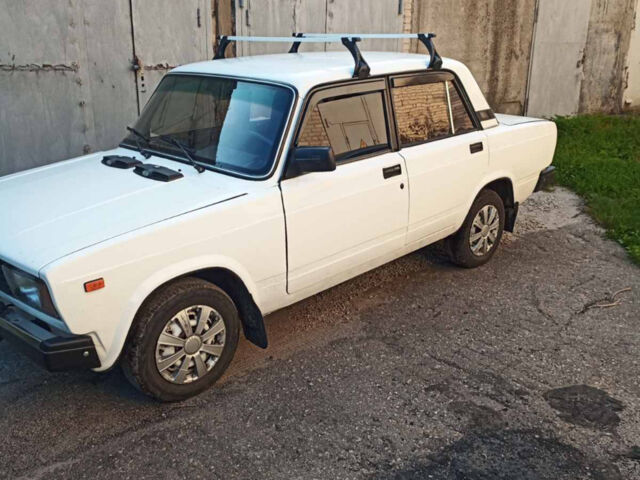 Белый ВАЗ 2105, объемом двигателя 1.3 л и пробегом 250 тыс. км за 1300 $, фото 1 на Automoto.ua