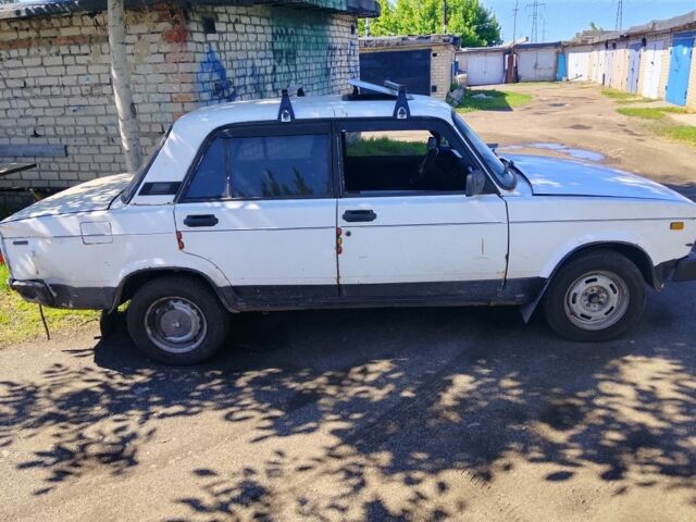 Белый ВАЗ 2105, объемом двигателя 0 л и пробегом 100 тыс. км за 454 $, фото 1 на Automoto.ua