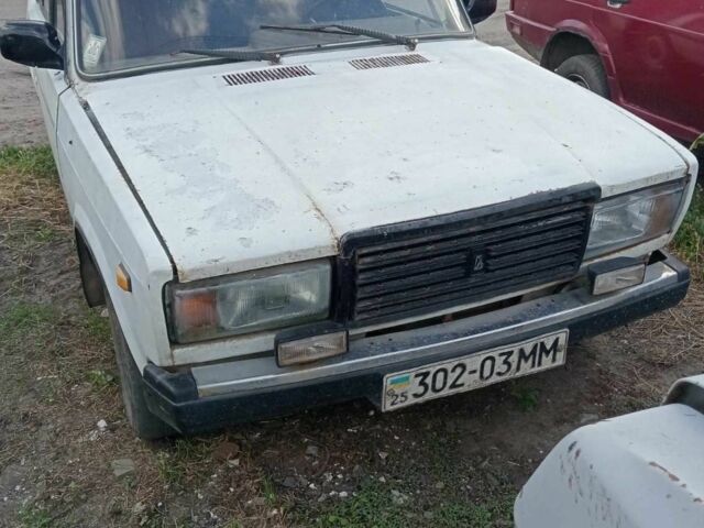 Белый ВАЗ 2105, объемом двигателя 1 л и пробегом 300 тыс. км за 447 $, фото 1 на Automoto.ua