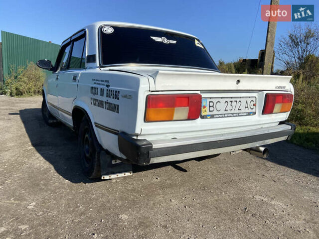 Белый ВАЗ 2105, объемом двигателя 1.5 л и пробегом 300 тыс. км за 490 $, фото 1 на Automoto.ua