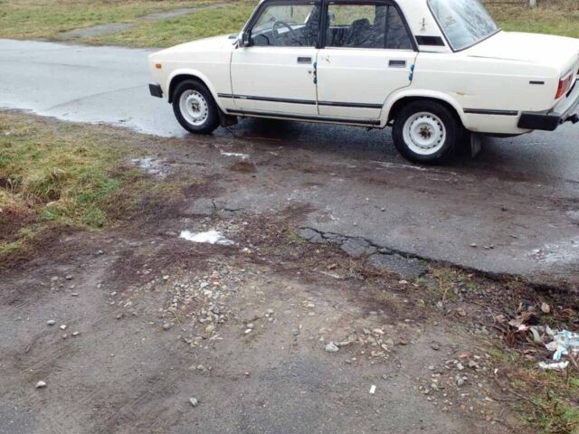 Белый ВАЗ 2105, объемом двигателя 1.5 л и пробегом 100 тыс. км за 2200 $, фото 1 на Automoto.ua