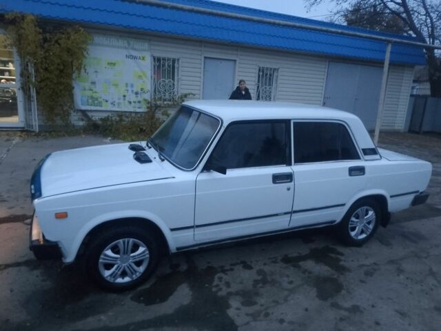 Белый ВАЗ 2105, объемом двигателя 1.5 л и пробегом 200 тыс. км за 750 $, фото 1 на Automoto.ua