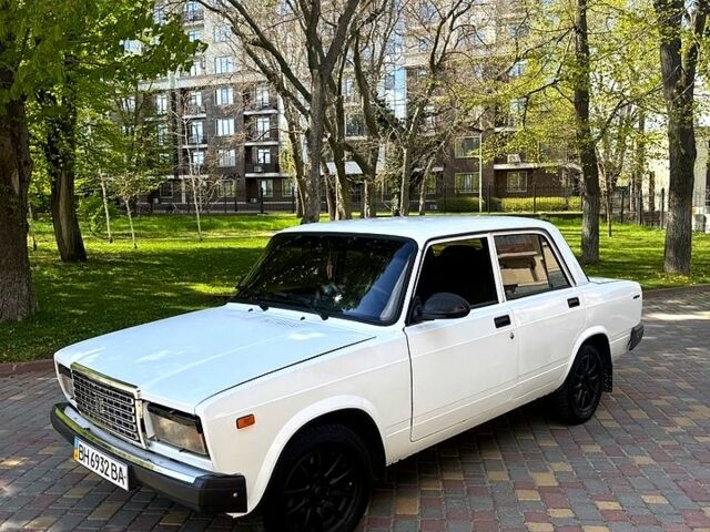 Белый ВАЗ 2105, объемом двигателя 1.7 л и пробегом 77 тыс. км за 1100 $, фото 1 на Automoto.ua