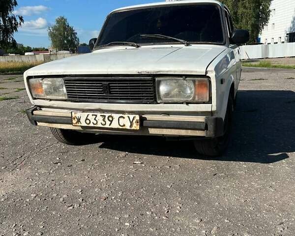 Белый ВАЗ 2105, объемом двигателя 1.5 л и пробегом 102 тыс. км за 360 $, фото 1 на Automoto.ua