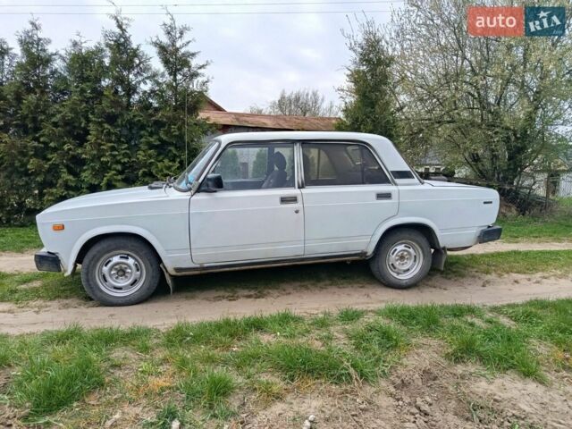 Білий ВАЗ 2105, об'ємом двигуна 1.2 л та пробігом 120 тис. км за 1100 $, фото 1 на Automoto.ua