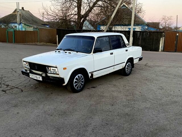 Белый ВАЗ 2105, объемом двигателя 1.3 л и пробегом 100 тыс. км за 750 $, фото 1 на Automoto.ua