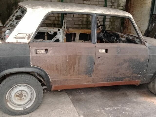 Белый ВАЗ 2105, объемом двигателя 1 л и пробегом 1000 тыс. км за 405 $, фото 1 на Automoto.ua