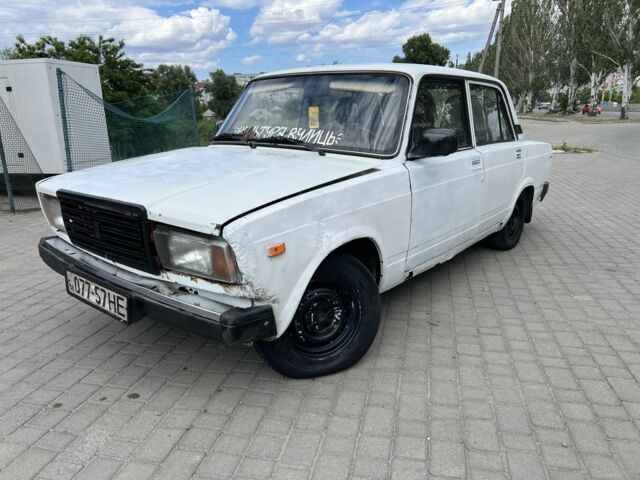 Белый ВАЗ 2105, объемом двигателя 1.5 л и пробегом 555 тыс. км за 428 $, фото 1 на Automoto.ua