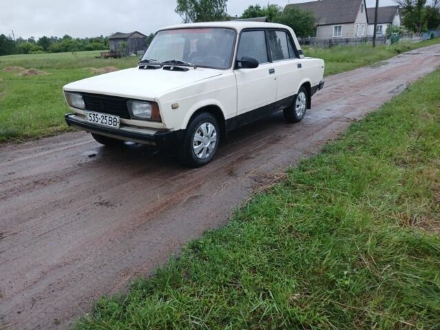 Белый ВАЗ 2105, объемом двигателя 0 л и пробегом 396 тыс. км за 800 $, фото 1 на Automoto.ua