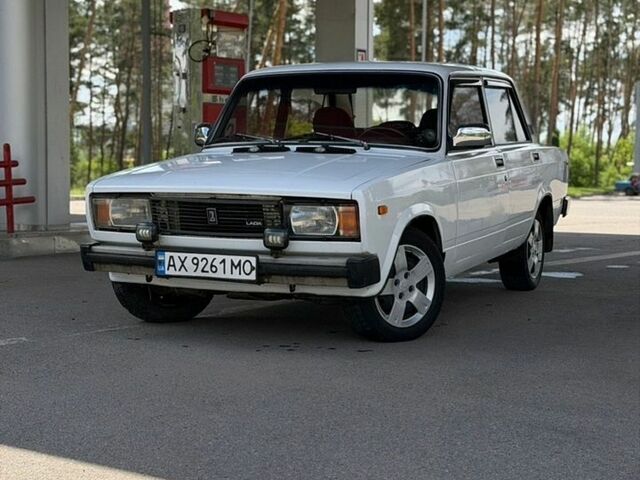 Белый ВАЗ 2105, объемом двигателя 1.5 л и пробегом 180 тыс. км за 1200 $, фото 1 на Automoto.ua
