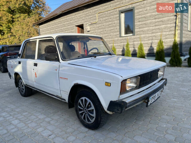 Белый ВАЗ 2105, объемом двигателя 1.3 л и пробегом 100 тыс. км за 454 $, фото 1 на Automoto.ua