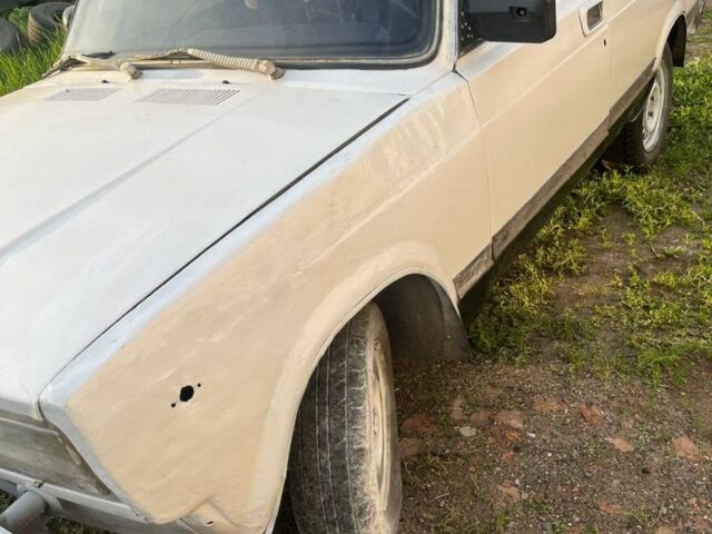 Белый ВАЗ 2105, объемом двигателя 1.3 л и пробегом 99 тыс. км за 241 $, фото 1 на Automoto.ua