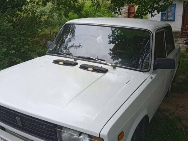 Белый ВАЗ 2105, объемом двигателя 1.3 л и пробегом 32 тыс. км за 1500 $, фото 1 на Automoto.ua