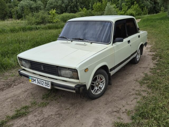 Белый ВАЗ 2105, объемом двигателя 1.2 л и пробегом 300 тыс. км за 681 $, фото 1 на Automoto.ua