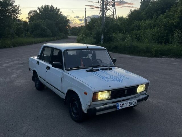 Белый ВАЗ 2105, объемом двигателя 1.3 л и пробегом 75 тыс. км за 400 $, фото 1 на Automoto.ua