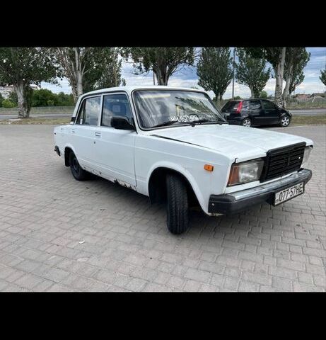 Белый ВАЗ 2105, объемом двигателя 1.5 л и пробегом 444 тыс. км за 292 $, фото 1 на Automoto.ua