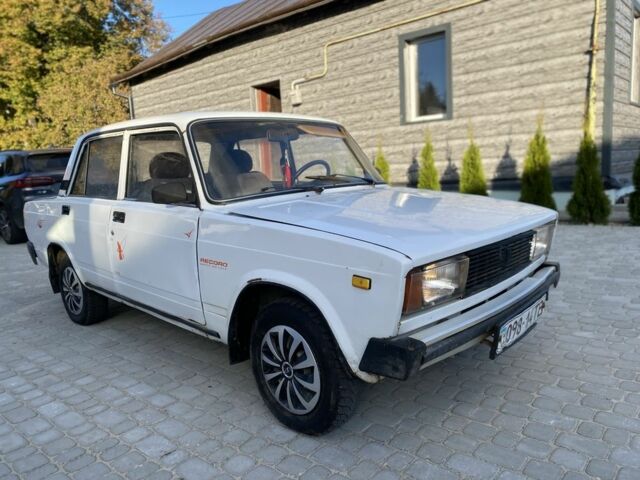 Белый ВАЗ 2105, объемом двигателя 0 л и пробегом 100 тыс. км за 456 $, фото 1 на Automoto.ua