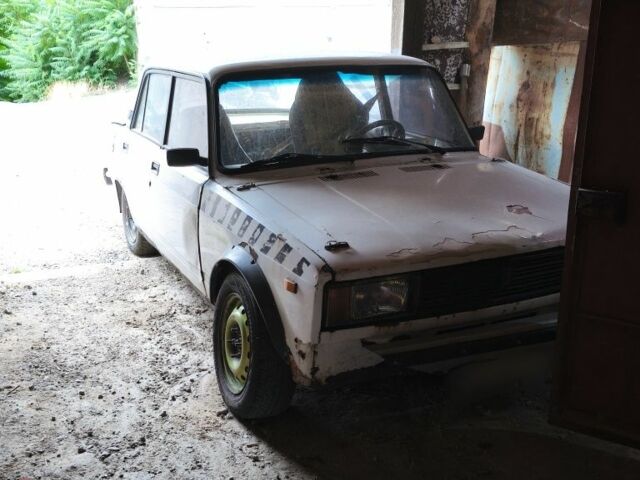 Белый ВАЗ 2105, объемом двигателя 0 л и пробегом 200 тыс. км за 1300 $, фото 1 на Automoto.ua