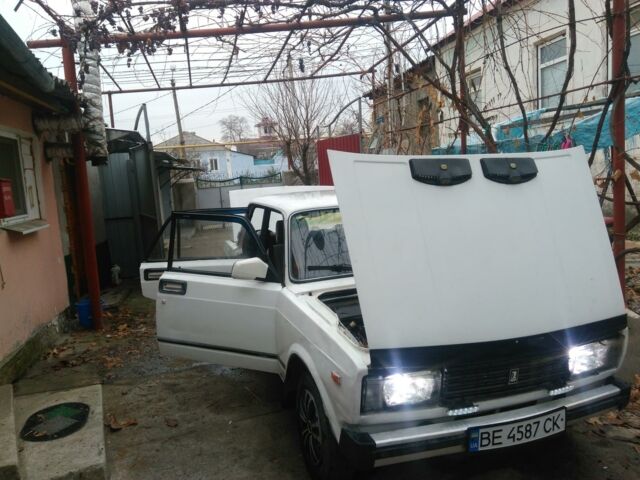 Белый ВАЗ 2105, объемом двигателя 1.5 л и пробегом 140 тыс. км за 1400 $, фото 1 на Automoto.ua