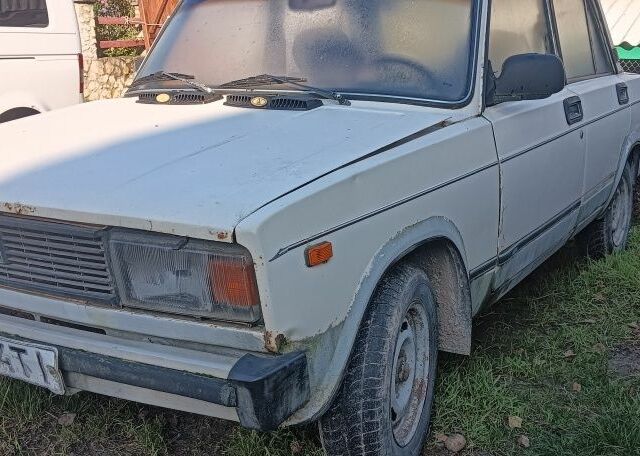 Белый ВАЗ 2105, объемом двигателя 0 л и пробегом 2 тыс. км за 350 $, фото 1 на Automoto.ua