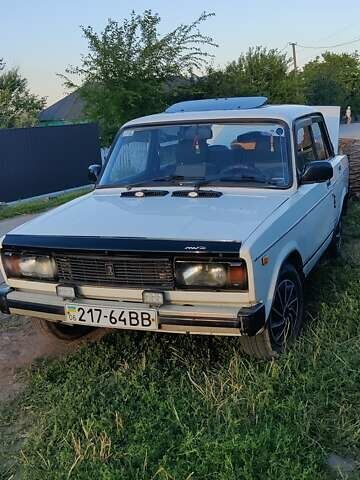 Белый ВАЗ 2105, объемом двигателя 1.3 л и пробегом 210 тыс. км за 1200 $, фото 1 на Automoto.ua