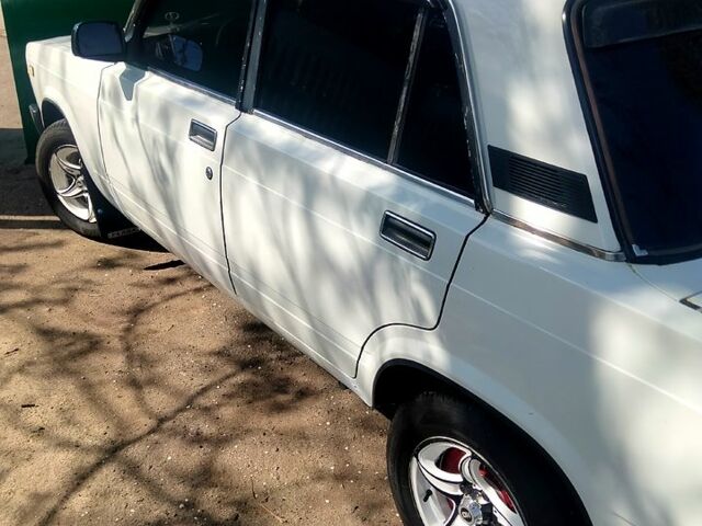 Білий ВАЗ 2105, об'ємом двигуна 1.7 л та пробігом 0 тис. км за 2500 $, фото 1 на Automoto.ua