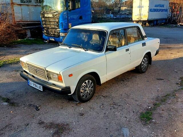 Белый ВАЗ 2105, объемом двигателя 1.3 л и пробегом 100 тыс. км за 850 $, фото 1 на Automoto.ua