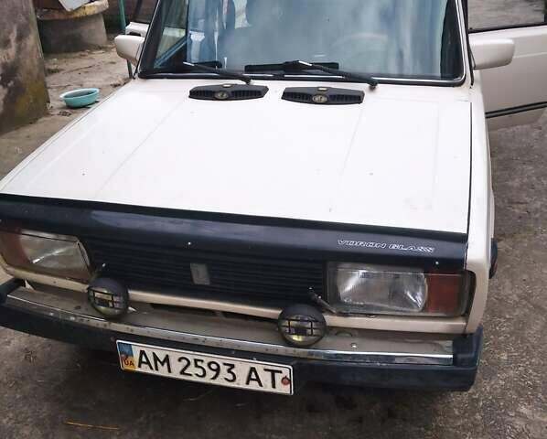 Белый ВАЗ 2105, объемом двигателя 1.5 л и пробегом 500 тыс. км за 900 $, фото 1 на Automoto.ua