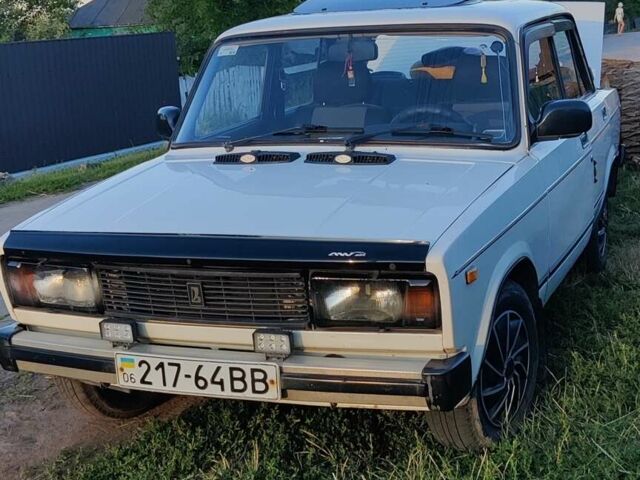 Белый ВАЗ 2105, объемом двигателя 1.3 л и пробегом 210 тыс. км за 1200 $, фото 1 на Automoto.ua