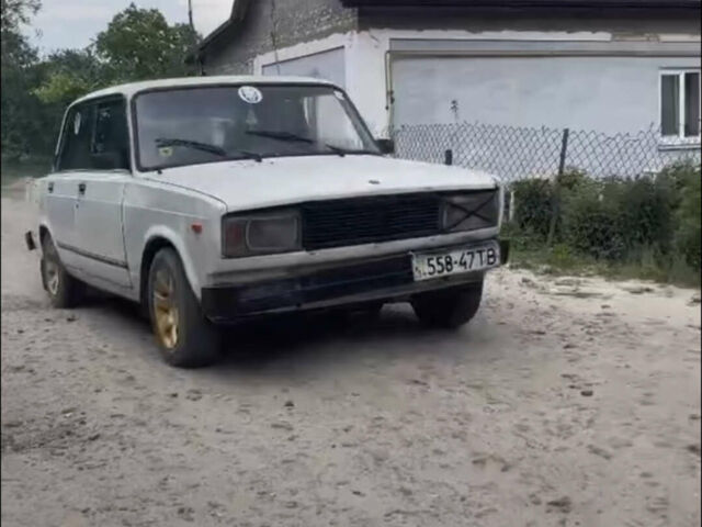 Белый ВАЗ 2105, объемом двигателя 1.3 л и пробегом 100 тыс. км за 300 $, фото 1 на Automoto.ua