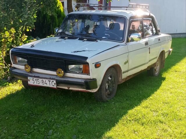 Белый ВАЗ 2105, объемом двигателя 1.5 л и пробегом 188 тыс. км за 700 $, фото 1 на Automoto.ua