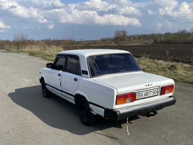 Белый ВАЗ 2105, объемом двигателя 1.6 л и пробегом 37 тыс. км за 400 $, фото 1 на Automoto.ua