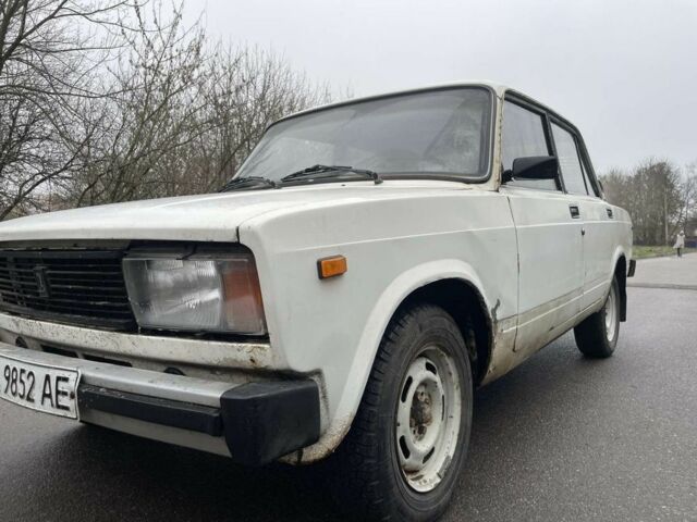 Белый ВАЗ 2105, объемом двигателя 1.5 л и пробегом 250 тыс. км за 473 $, фото 1 на Automoto.ua