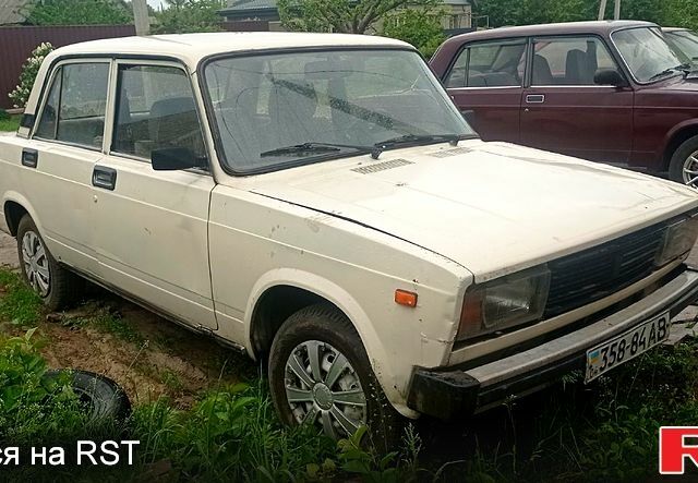 Белый ВАЗ 2105, объемом двигателя 1.5 л и пробегом 777 тыс. км за 600 $, фото 1 на Automoto.ua