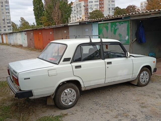 Белый ВАЗ 2105, объемом двигателя 0 л и пробегом 100 тыс. км за 592 $, фото 1 на Automoto.ua